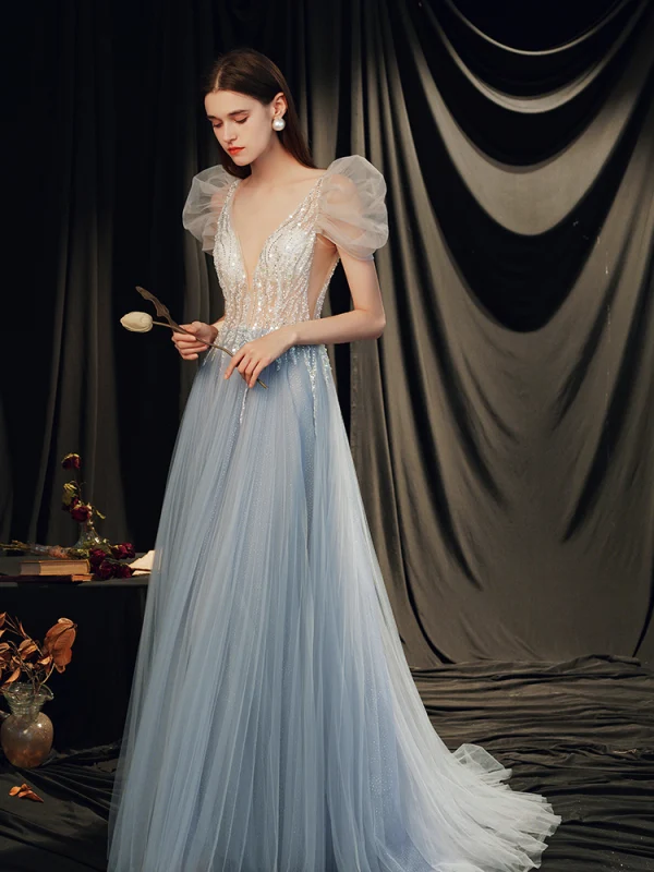 Illusion Bleu Ciel Transparentes Robe De Bal 2021 Princesse Col v profond Sans Manches Perlage Paillettes Glitter Tulle Train De Balayage Volants Dos Nu Robe De Ceremonie