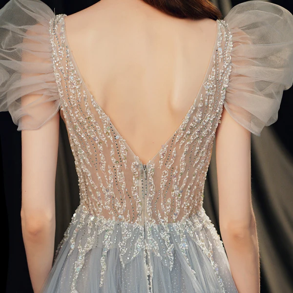 Illusion Bleu Ciel Transparentes Robe De Bal 2021 Princesse Col v profond Sans Manches Perlage Paillettes Glitter Tulle Train De Balayage Volants Dos Nu Robe De Ceremonie