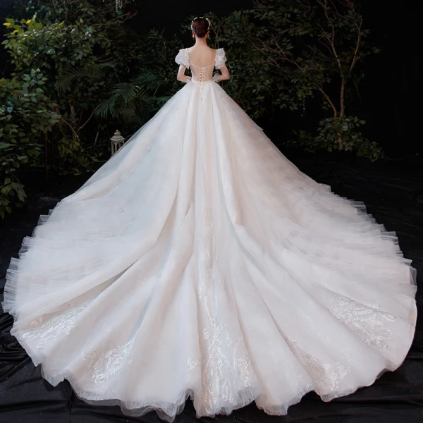 Viktorianischer Stil Ivory / Creme Brautkleider / Hochzeitskleider 2021 Ballkleid Eckiger Ausschnitt Geschwollenes Lange Ärmel Rückenfreies Applikationen Spitze Perlenstickerei Perle Glanz Tülle Kathedrale Schleppe Rüschen