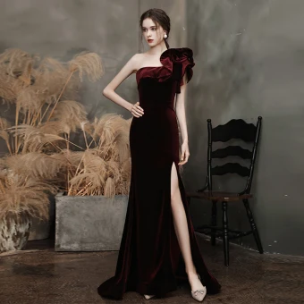 High End Burgundy Velour Evening Dresses 2021 Trumpet Mermaid One Shoulder Sleeveless Split Front Sweep Train Ruffle Backless Formal Dresses