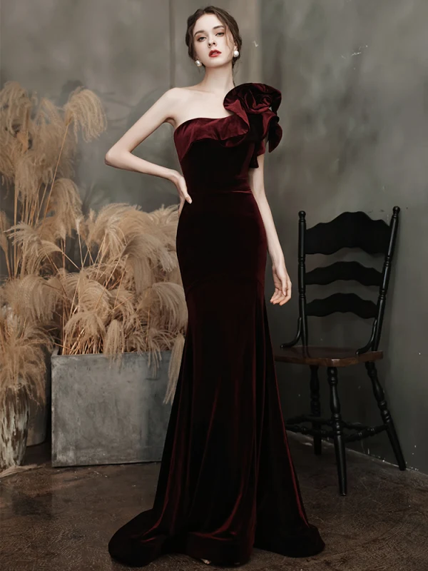 Haut de Gamme Bordeaux Velour Robe De Soirée 2021 Trompette / Sirène Une épaule Sans Manches Fendue devant Train De Balayage Volants Dos Nu Robe De Ceremonie