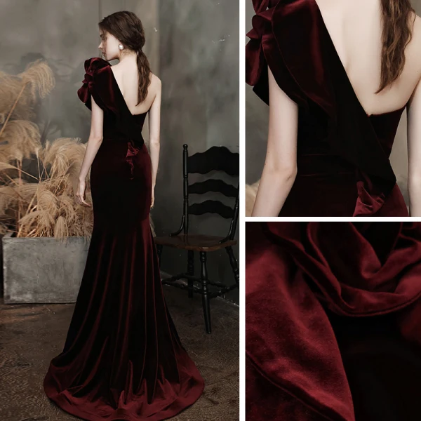 Haut de Gamme Bordeaux Velour Robe De Soirée 2021 Trompette / Sirène Une épaule Sans Manches Fendue devant Train De Balayage Volants Dos Nu Robe De Ceremonie