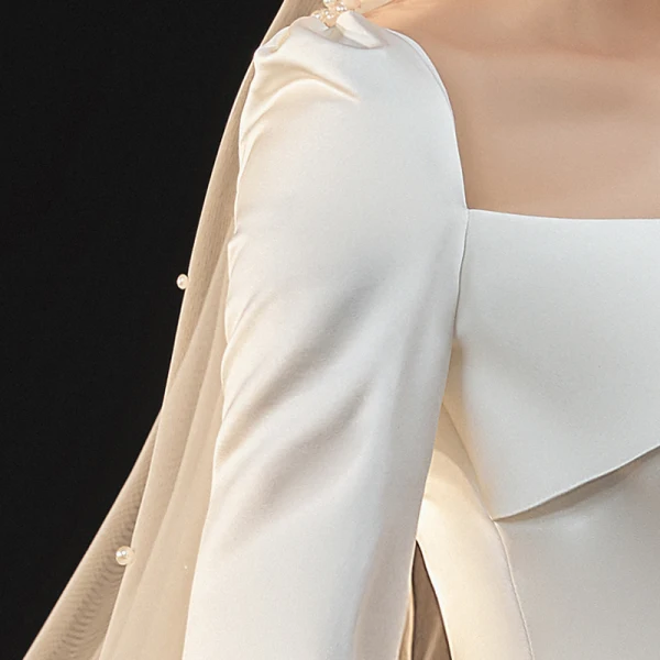 Haut de Gamme Ivoire Satin Transparentes La Mariée Robe De Mariée 2021 Robe Boule Encolure Carrée Manches Longues Cathedral Train Volants