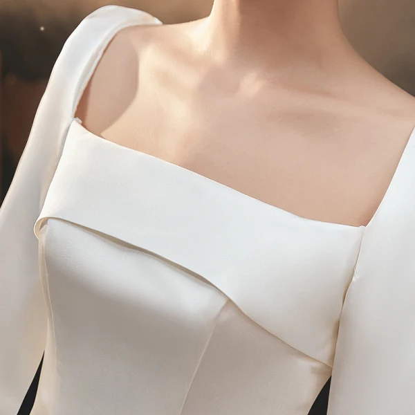Haut de Gamme Ivoire Satin Transparentes La Mariée Robe De Mariée 2021 Robe Boule Encolure Carrée Manches Longues Cathedral Train Volants