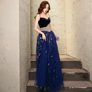 Fée Des Fleurs Bleu Marine Dansant Robe De Bal 2021 Princesse Bretelles Spaghetti Sans Manches Perlage Perle Brodé Fleur Longue Volants Dos Nu Robe De Ceremonie