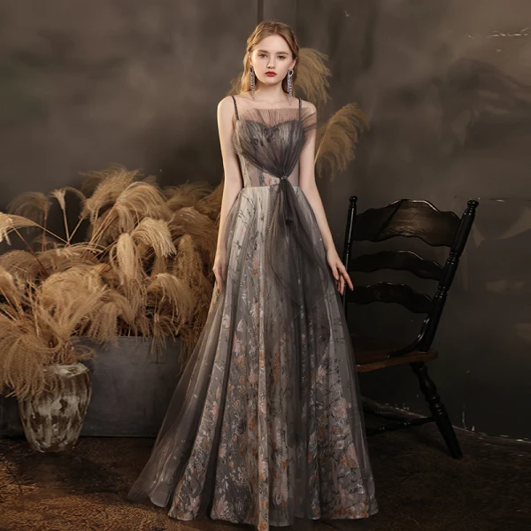 Schick Schwarz Ballkleider 2021 A Linie Spaghettiträger Ärmellos Perlenstickerei Pailletten Glanz Blumen Sweep / Pinsel Zug Rüschen Rückenfreies Festliche Kleider