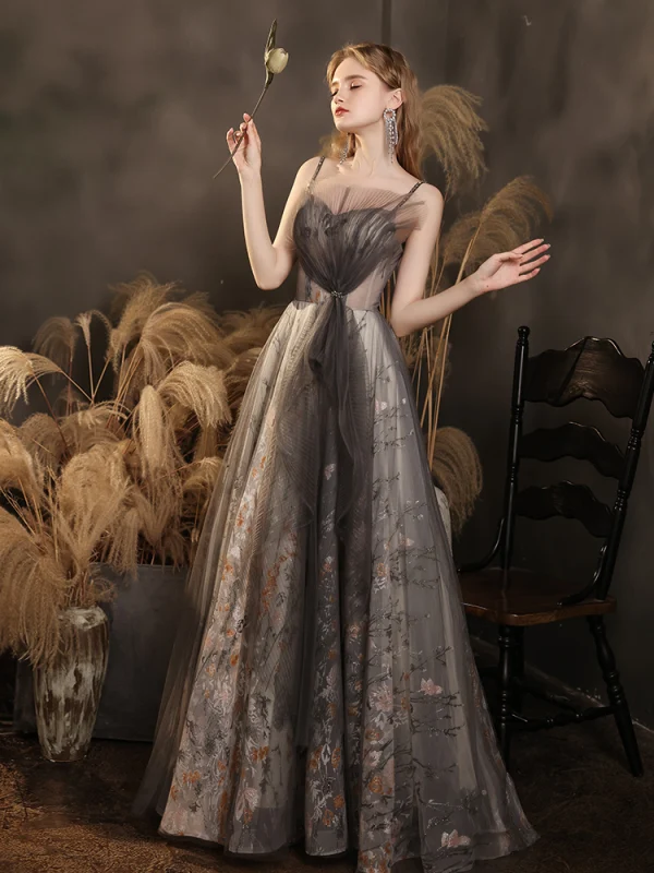 Schick Schwarz Ballkleider 2021 A Linie Spaghettiträger Ärmellos Perlenstickerei Pailletten Glanz Blumen Sweep / Pinsel Zug Rüschen Rückenfreies Festliche Kleider