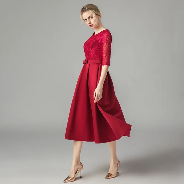Affordable Burgundy Lace Homecoming Graduation Dresses 2021 A-Line / Princess Scoop Neck Sleeveless Bow Sash Tea-length Ruffle Formal Dresses