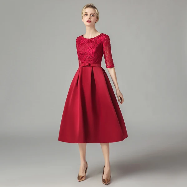Affordable Burgundy Lace Homecoming Graduation Dresses 2021 A-Line / Princess Scoop Neck Sleeveless Bow Sash Tea-length Ruffle Formal Dresses