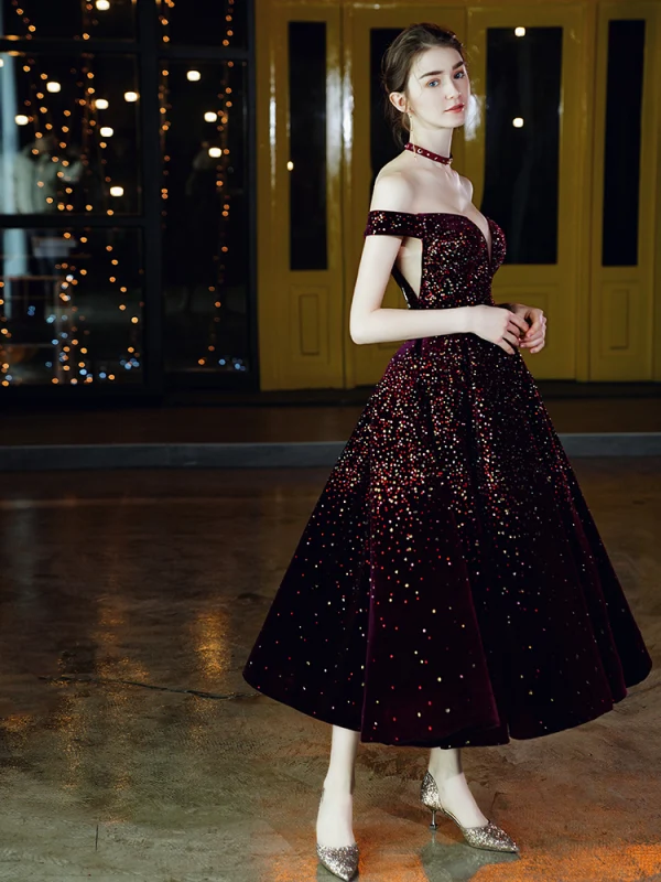 Chic / Belle Bordeaux Velour Robe De Bal 2020 Princesse De l'épaule Manches Courtes Faux Diamant Thé Longueur Volants Dos Nu Robe De Ceremonie