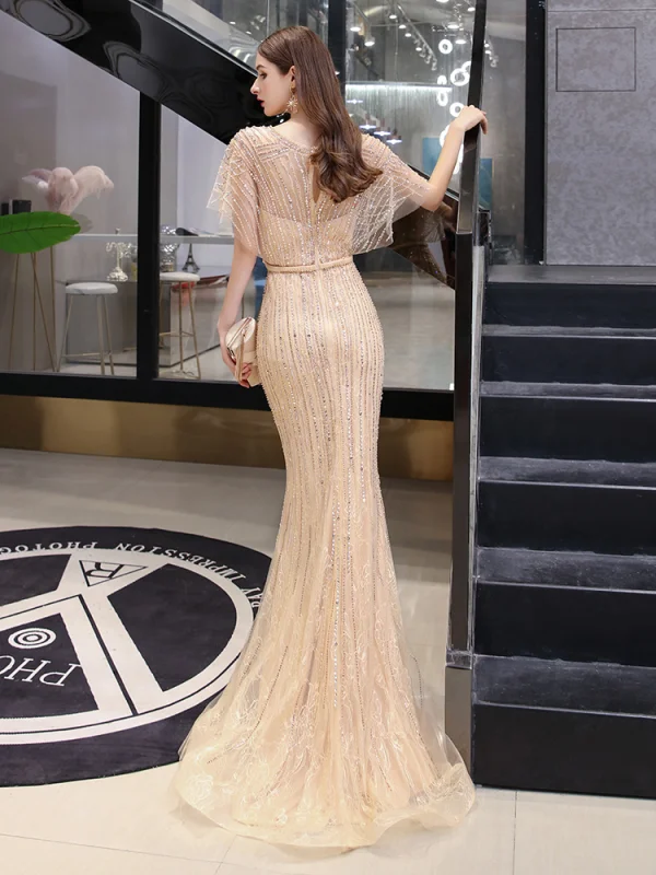 Haut de Gamme Doré Transparentes Robe De Soirée 2020 Trompette / Sirène V-Cou Manches Courtes Ceinture Perlage Train De Balayage Volants Robe De Ceremonie