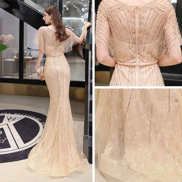Haut de Gamme Doré Transparentes Robe De Soirée 2020 Trompette / Sirène V-Cou Manches Courtes Ceinture Perlage Train De Balayage Volants Robe De Ceremonie