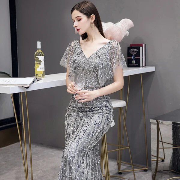 Luxe Gris Robe De Soirée 2020 Trompette / Sirène V-Cou Manches Courtes Paillettes Perlage Train De Balayage Dos Nu Robe De Ceremonie