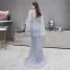 Illusion Haut de Gamme Gris Tapis rouge Transparentes Robe De Soirée Avec Châle 2020 Trompette / Sirène Col v profond Sans Manches Plumes Perlage Train De Balayage Volants Dos Nu Robe De Ceremonie