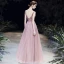 High End Rosa Abendkleider 2020 A Linie Durchsichtige Tiefer V-Ausschnitt Ärmellos Perlenstickerei Perle Strass Stoffgürtel Lange Rüschen Rückenfreies Festliche Kleider