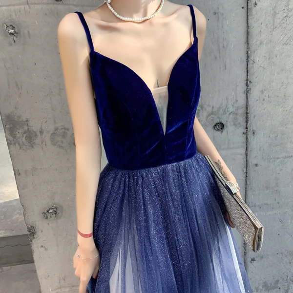 Sexy Royal Blue Gradient-Color White Suede Evening Dresses  2020 A-Line / Princess Deep V-Neck Spaghetti Straps Sleeveless Glitter Tulle Floor-Length / Long Ruffle Backless