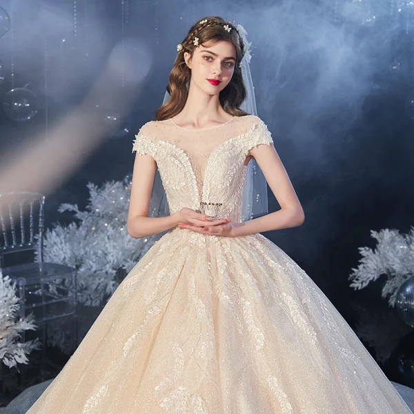 Chic / Belle Champagne Transparentes La Mariée Robe De Mariée 2020 Robe Boule Encolure Dégagée Manches Courtes Dos Nu Feuille Appliques En Dentelle Perlage Glitter Tulle Cathedral Train Volants