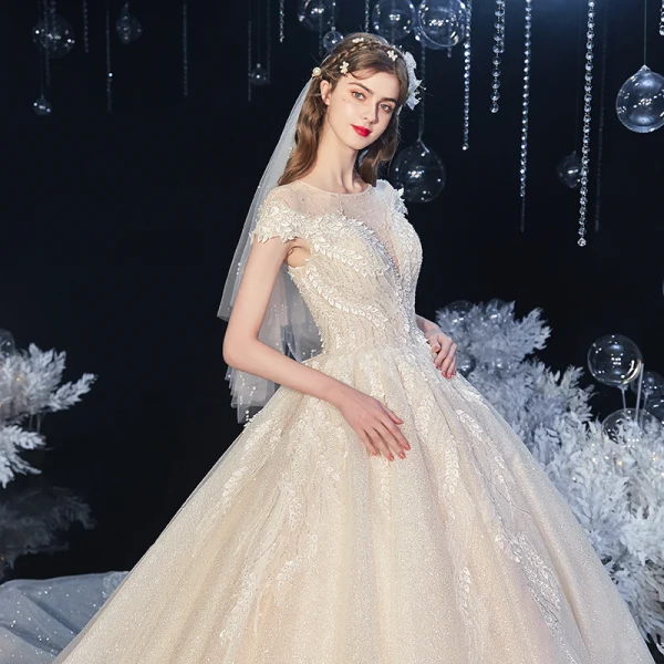Chic / Belle Champagne Transparentes La Mariée Robe De Mariée 2020 Robe Boule Encolure Dégagée Manches Courtes Dos Nu Feuille Appliques En Dentelle Perlage Glitter Tulle Cathedral Train Volants