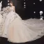 Luksus Champagne Bryllups Brudekjoler 2020 Ballkjole Kjæreste Uten Ermer Ryggløse Glitter Tyll Appliques Blonder Beading Royal Train Buste