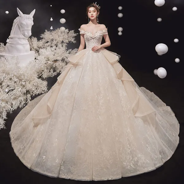 Luxe Champagne La Mariée Robe De Mariée 2020 Robe Boule De l'épaule Manches Courtes Dos Nu Appliques En Dentelle Perlage Glitter Tulle Chapel Train Volants