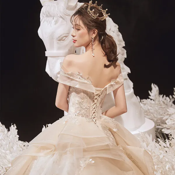 Luxe Champagne La Mariée Robe De Mariée 2020 Robe Boule De l'épaule Manches Courtes Dos Nu Appliques En Dentelle Perlage Glitter Tulle Chapel Train Volants