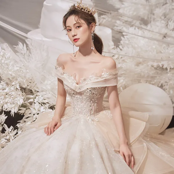 Luxe Champagne La Mariée Robe De Mariée 2020 Robe Boule De l'épaule Manches Courtes Dos Nu Appliques En Dentelle Perlage Glitter Tulle Chapel Train Volants