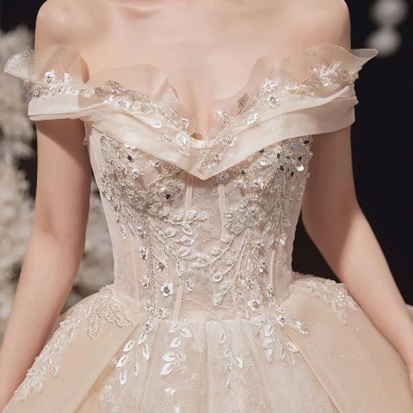 Luxe Champagne La Mariée Robe De Mariée 2020 Robe Boule De l'épaule Manches Courtes Dos Nu Appliques En Dentelle Perlage Glitter Tulle Chapel Train Volants