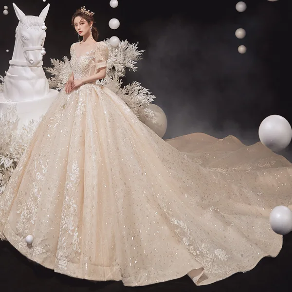 Style Victorien Champagne Transparentes La Mariée Robe De Mariée 2020 Robe Boule Encolure Dégagée Gonflée Manches Courtes Dos Nu Appliques En Dentelle Paillettes Perlage Cathedral Train Volants