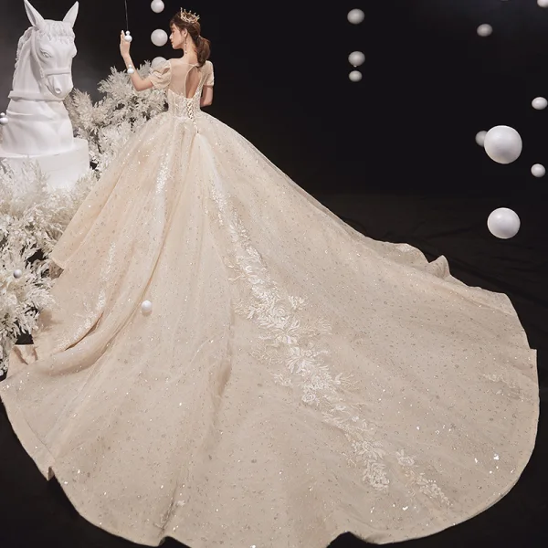 Style Victorien Champagne Transparentes La Mariée Robe De Mariée 2020 Robe Boule Encolure Dégagée Gonflée Manches Courtes Dos Nu Appliques En Dentelle Paillettes Perlage Cathedral Train Volants