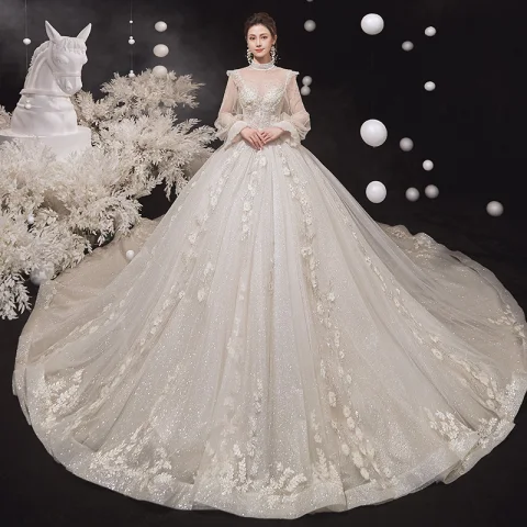 Vintage Victoriaanse stijl Champagne Doorzichtige Bruids Trouwjurken 2020 Baljurk Hoge Kraag Gezwollen Lange Mouwen Ruglooze Bloem Appliques Kant Kralen Glans Tule Cathedral Train Ruche