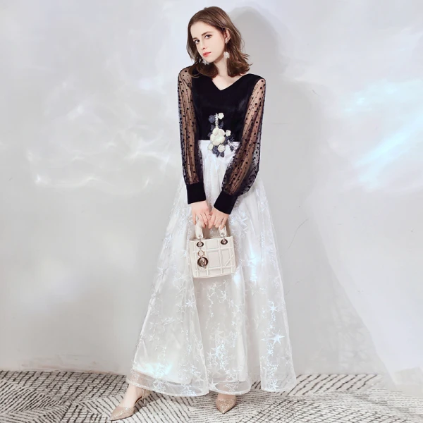 Affordable Black White Evening Dresses 2020 A-Line / Princess V-Neck Puffy Long Sleeve Spotted Tulle Star Appliques Lace Floor-Length / Long Ruffle Formal Dresses