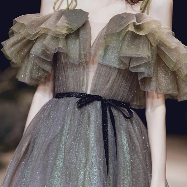 Élégant Vert Cendré Dégradé De Couleur Champagne Dansant Robe De Bal 2020 Princesse Transparentes Col v profond Bretelles Spaghetti Manches Courtes Ceinture Glitter Tulle Longue Volants Dos Nu Robe De Ceremonie