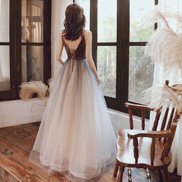 Sexy Marron Dégradé De Couleur Robe De Soirée 2020 Princesse Transparentes Col v profond Sans Manches Bretelles Spaghetti Glitter Tulle Ceinture Longue Volants Dos Nu Robe De Ceremonie