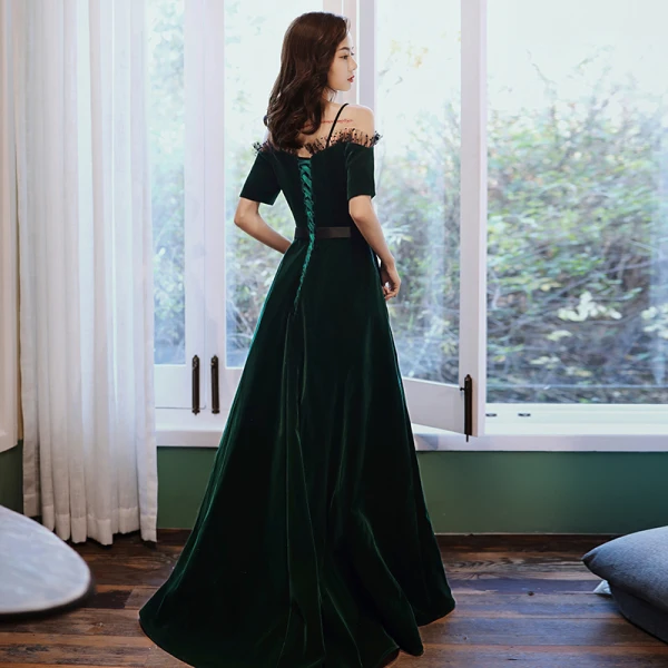 Élégant Vert Foncé Velour Hiver Robe De Soirée 2020 Princesse De l'épaule Bretelles Spaghetti Manches Courtes Ceinture Longue Volants Dos Nu Robe De Ceremonie