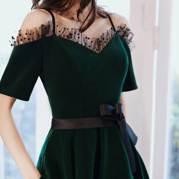 Élégant Vert Foncé Velour Hiver Robe De Soirée 2020 Princesse De l'épaule Bretelles Spaghetti Manches Courtes Ceinture Longue Volants Dos Nu Robe De Ceremonie