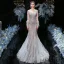 Luxe Gris Transparentes Robe De Soirée 2020 Trompette / Sirène Encolure Carrée Manches Longues Plumes Fait main Perlage Longue Volants Dos Nu Robe De Ceremonie