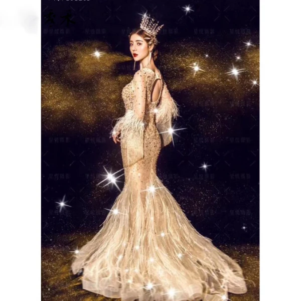 Luxe Gris Transparentes Robe De Soirée 2020 Trompette / Sirène Encolure Carrée Manches Longues Plumes Fait main Perlage Longue Volants Dos Nu Robe De Ceremonie