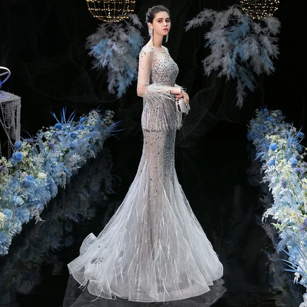 Luxe Gris Transparentes Robe De Soirée 2020 Trompette / Sirène Encolure Carrée Manches Longues Plumes Fait main Perlage Longue Volants Dos Nu Robe De Ceremonie