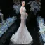 Luxe Gris Transparentes Robe De Soirée 2020 Trompette / Sirène Encolure Carrée Manches Longues Plumes Fait main Perlage Longue Volants Dos Nu Robe De Ceremonie