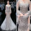 Luxe Gris Transparentes Robe De Soirée 2020 Trompette / Sirène Encolure Carrée Manches Longues Plumes Fait main Perlage Longue Volants Dos Nu Robe De Ceremonie