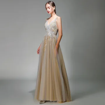 Elegancka Szary Złote Sukienki Wieczorowe 2020 Princessa Spaghetti Pasy Głęboki V Szyja Bez Rękawów Aplikacje Z Koronki Frezowanie Długie Wzburzyć Bez Pleców Sukienki Wizytowe