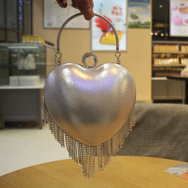 Mode Argenté Cuir Verni Forme de coeur Pochette 2020 Métal Faux Diamant Gland