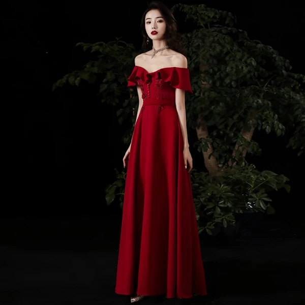 Schöne Rot Abendkleider 2020 A Linie Off Shoulder Kurze Ärmel Applikationen Spitze Perlenstickerei Stoffgürtel Gespaltete Front Lange Rüschen Rückenfreies Festliche Kleider