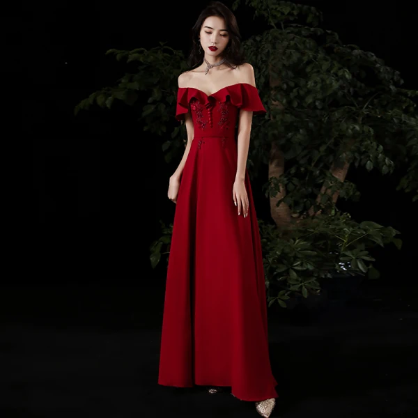 Schöne Rot Abendkleider 2020 A Linie Off Shoulder Kurze Ärmel Applikationen Spitze Perlenstickerei Stoffgürtel Gespaltete Front Lange Rüschen Rückenfreies Festliche Kleider