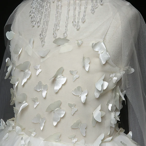Fée Des Fleurs Blanche Transparentes Robe Ceremonie Fille 2020 Robe Boule Encolure Dégagée Sans Manches Appliques Papillon Perlage Gland Asymétrique Watteau Train Volants