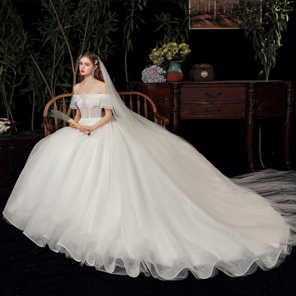 Schöne Ivory / Creme Hochzeits Brautkleider / Hochzeitskleider 2020 Ballkleid Off Shoulder Kurze Ärmel Rückenfreies Glanz Tülle Kapelle-Schleppe Rüschen