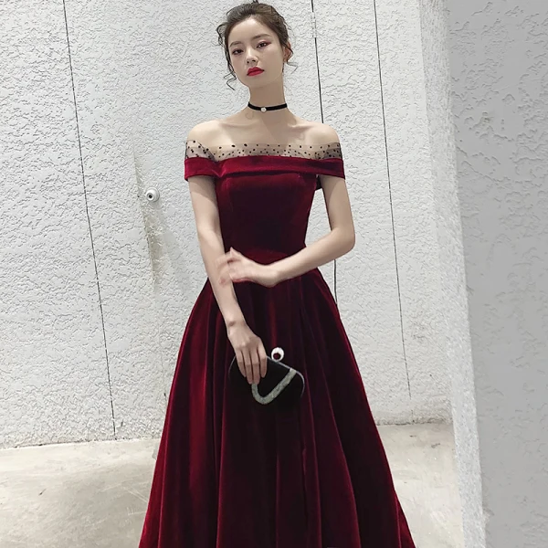 Modest / Simple Burgundy Velour Evening Dresses  2020 A-Line / Princess Off-The-Shoulder Short Sleeve Spotted Tulle Floor-Length / Long Ruffle Backless Formal Dresses