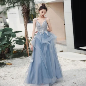 Sexy Bleu Ciel Robe De Soirée 2020 Princesse Col V Profond Bretelles Spaghetti Sans Manches Appliques En Dentelle Perlage Longue Volants Dos Nu Robe De Ceremonie