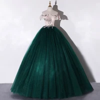 Schöne Dunkelgrün Tanzen Ballkleider 2020 Ballkleid Off Shoulder Kurze Ärmel Applikationen Spitze Blumen Pailletten Perlenstickerei Perle Lange Rüschen