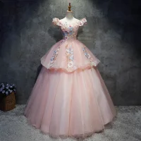 Schöne Quinceañera Pearl Rosa Ballkleider 2020 Ballkleid Off Shoulder Kurze Ärmel Rückenfreies Applikationen Spitze Pailletten Perlenstickerei Lange Rüschen Festliche Kleider